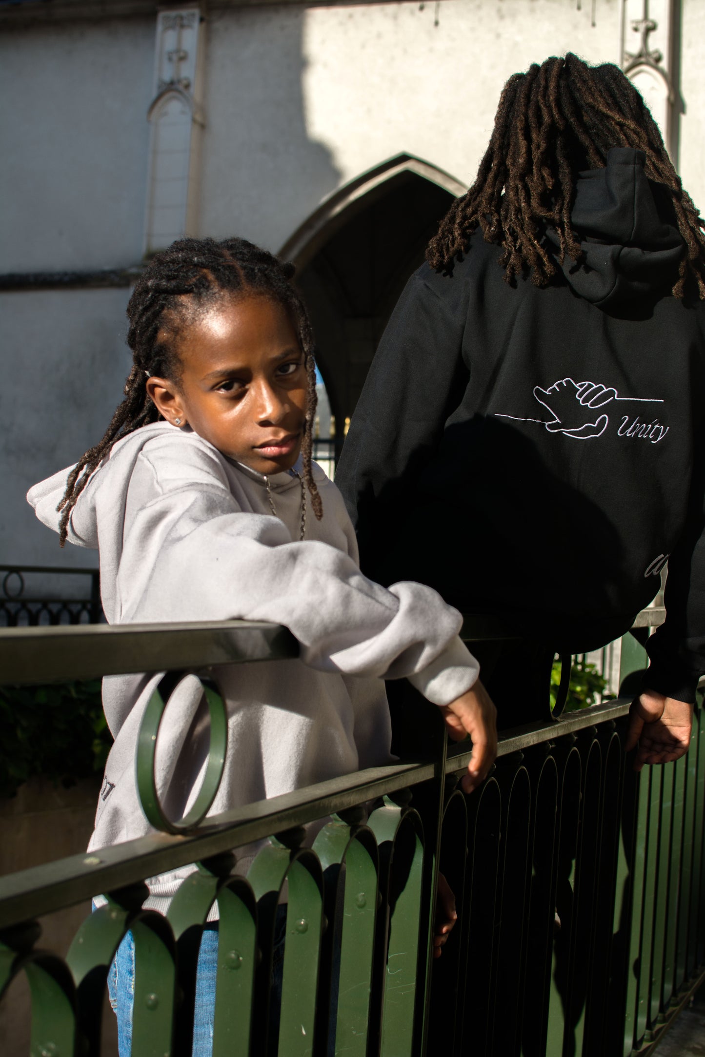 Pull gris/noir enfant